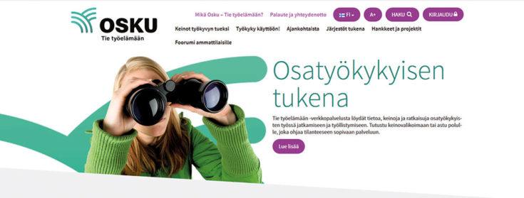Kuvankaappaus Osku-verkkopalvelun etusivusta. Kuvassa henkilö katsoo isoilla kiikareilla.