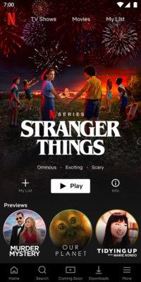 Näkymä Netflixin Android-sovelluksesta. Ruudulla Stranger things -sarjan tunnuskuva.