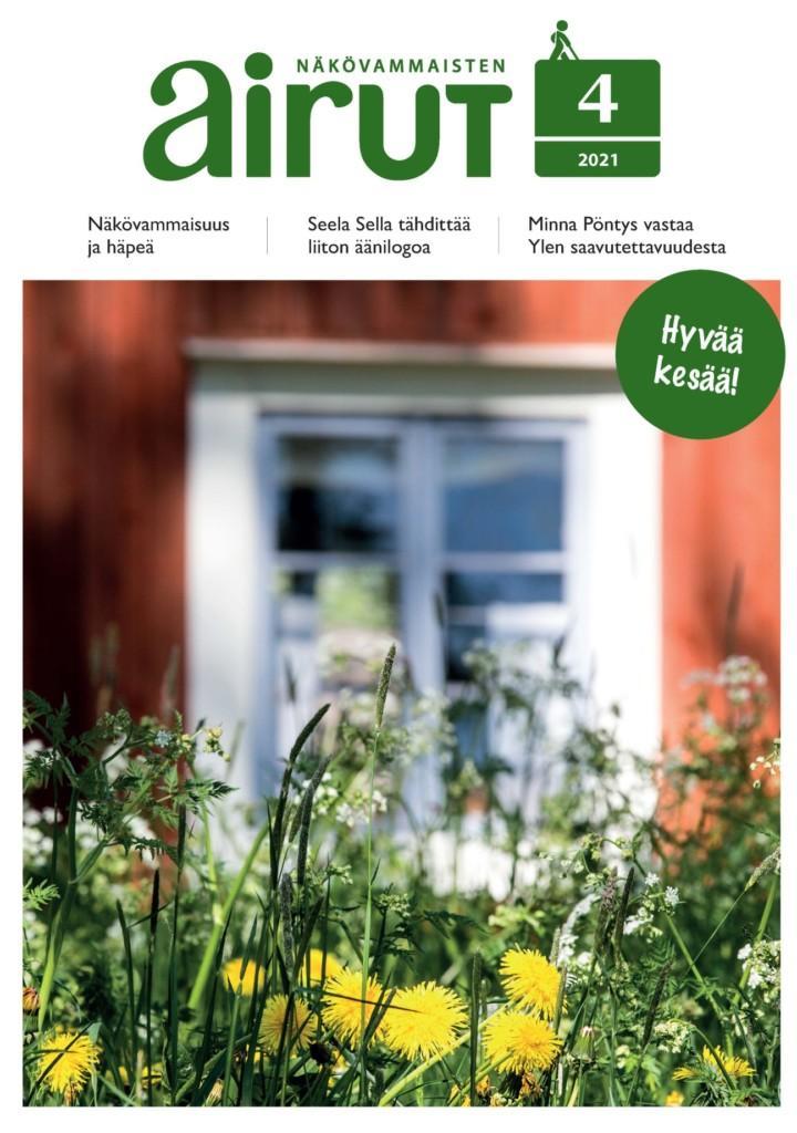 Airut 4/2021 -lehden kannessa kesäisiä niittykukkia punaisen talon ikkunan edessä.